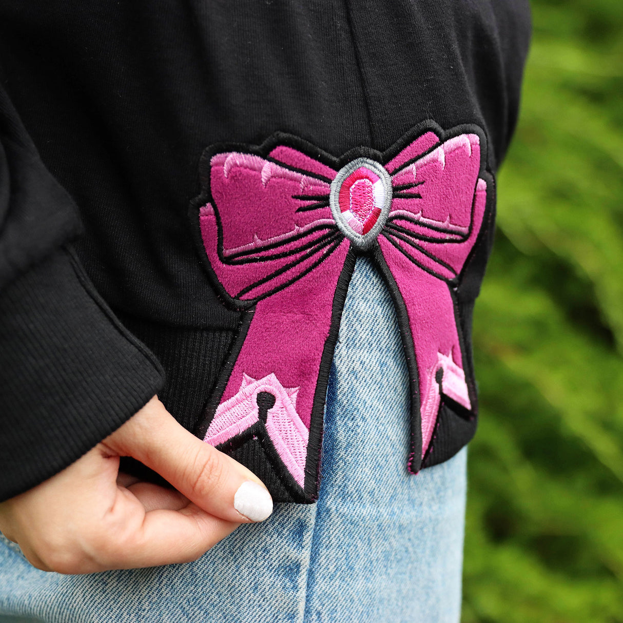 Gemstone Ribbon Bow Accent (Split Seam Applique)