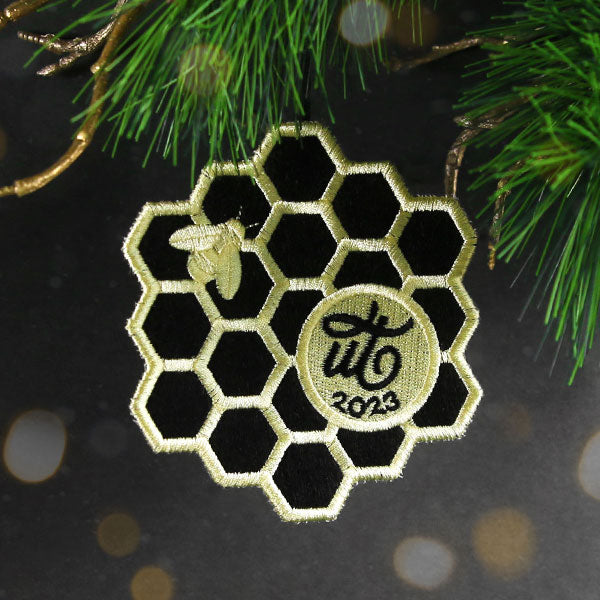 Urban Threads Collectible Ornament - 2023 Honeycomb & Bee (In-the-Hoop)