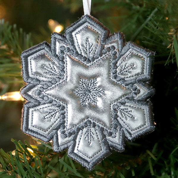 Wonderland Snowflake Ornament (In-the-Hoop)