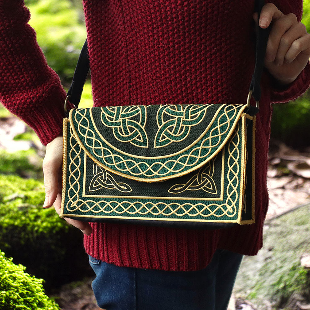 Celtic Knotwork 3D Purse (In-the-Hoop)
