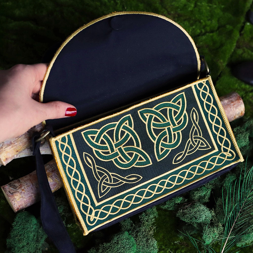 Celtic Knotwork 3D Purse (In-the-Hoop)