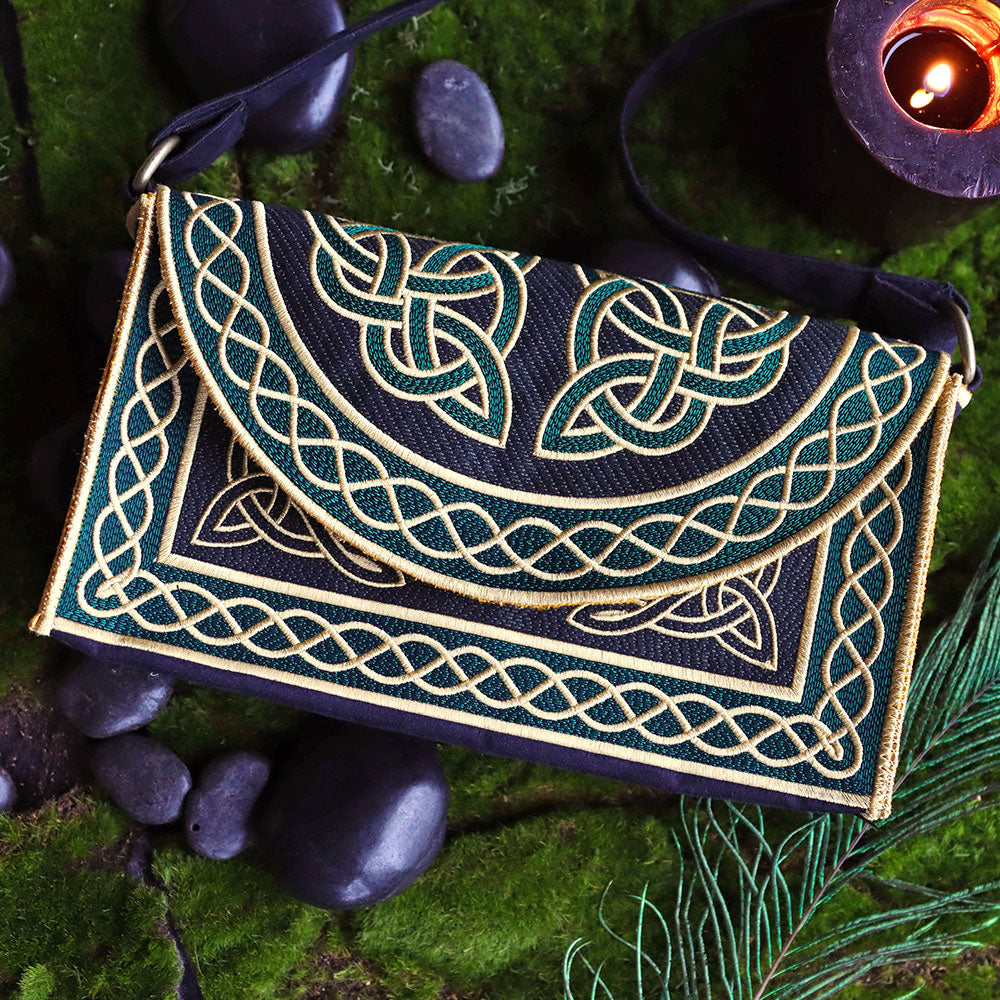 Celtic Knotwork 3D Purse (In-the-Hoop)