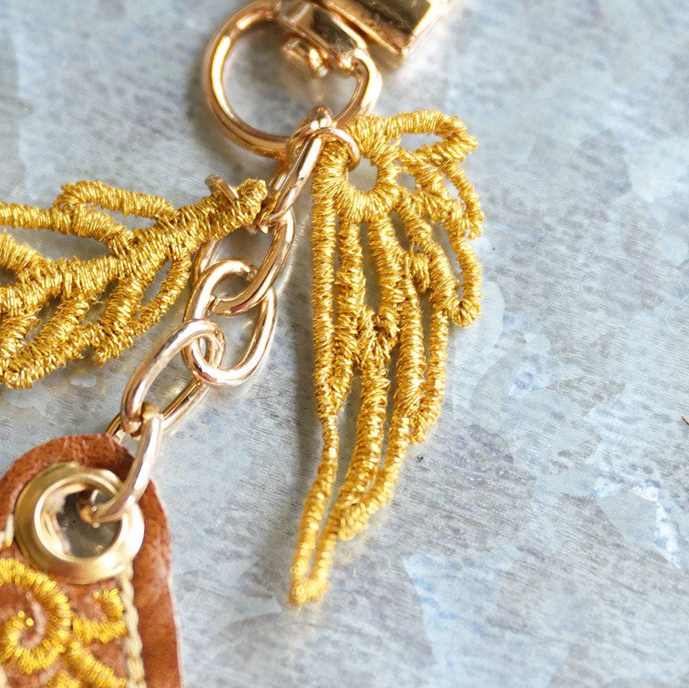 Chic Charms - Wing (Lace)
