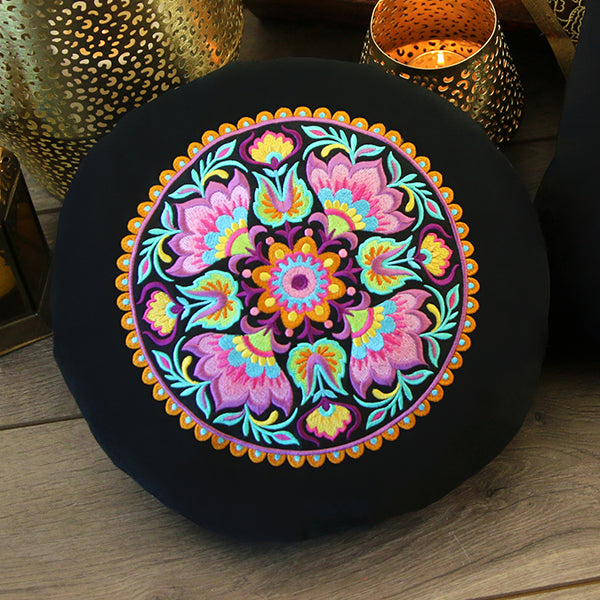 Folk Flowers Medallion