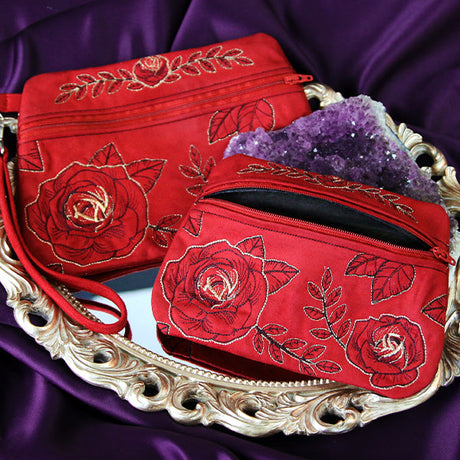An in-the-hoop zipper purse embroidery machine design.