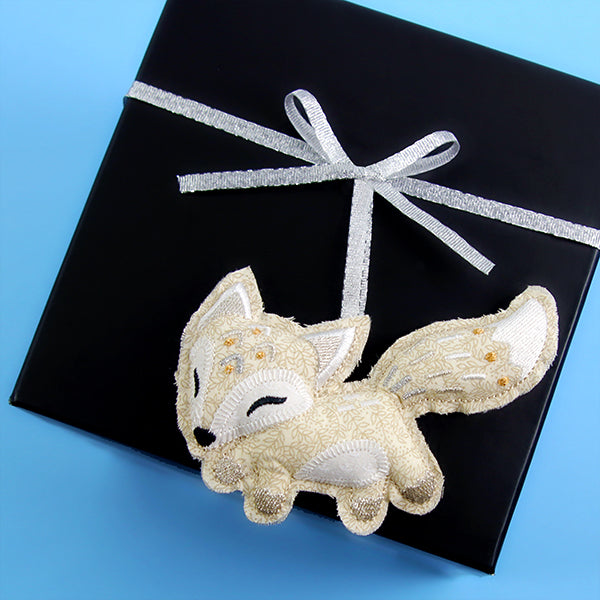 Yuletide Fox Ornament (In-the-Hoop)