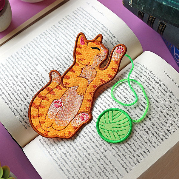 Playful Cat Bookmark (In-the-Hoop)