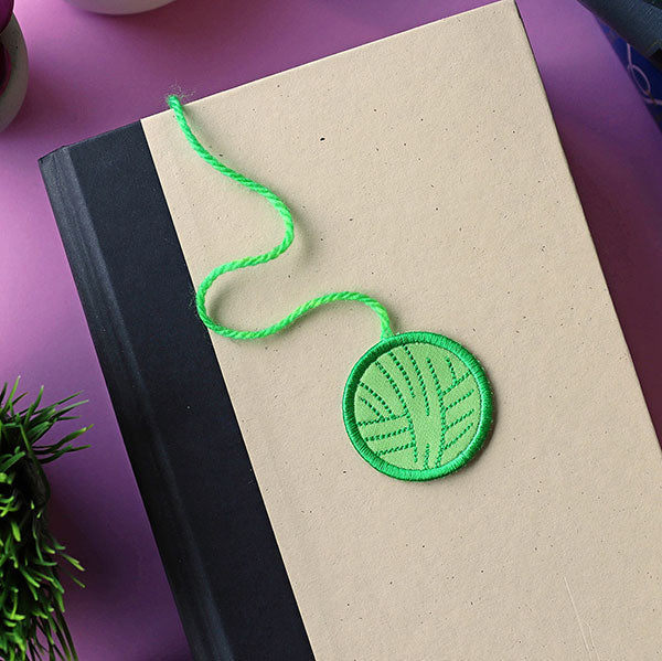 Playful Cat Bookmark (In-the-Hoop)