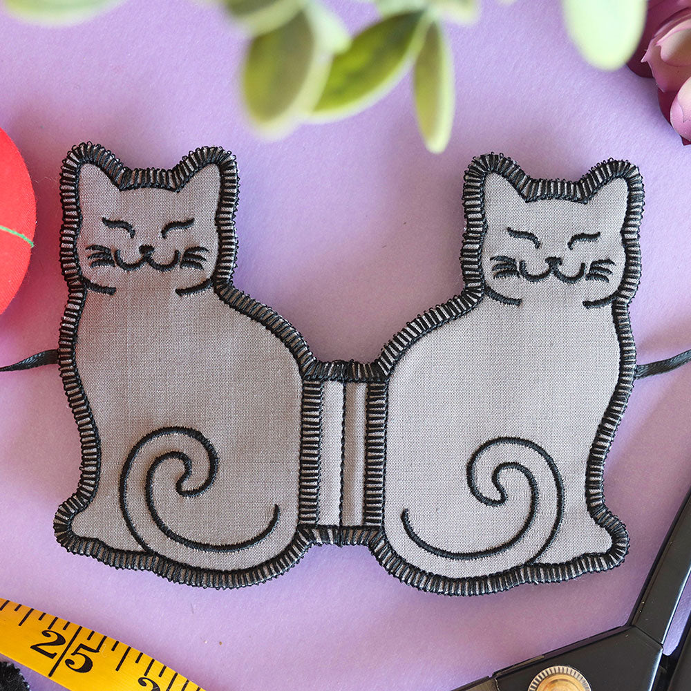 Midnight Cat Needle Book (In-the-Hoop)
