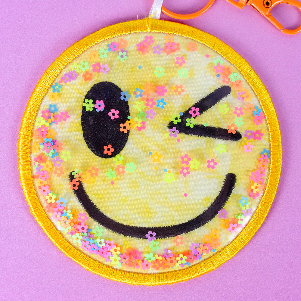 Y2K Glitter Shaker Keychain - Smiley Face (In-the-Hoop)
