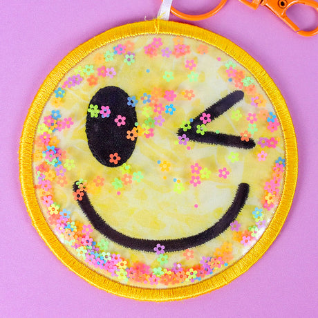 Y2K Glitter Shaker Keychain - Smiley Face (In-the-Hoop)