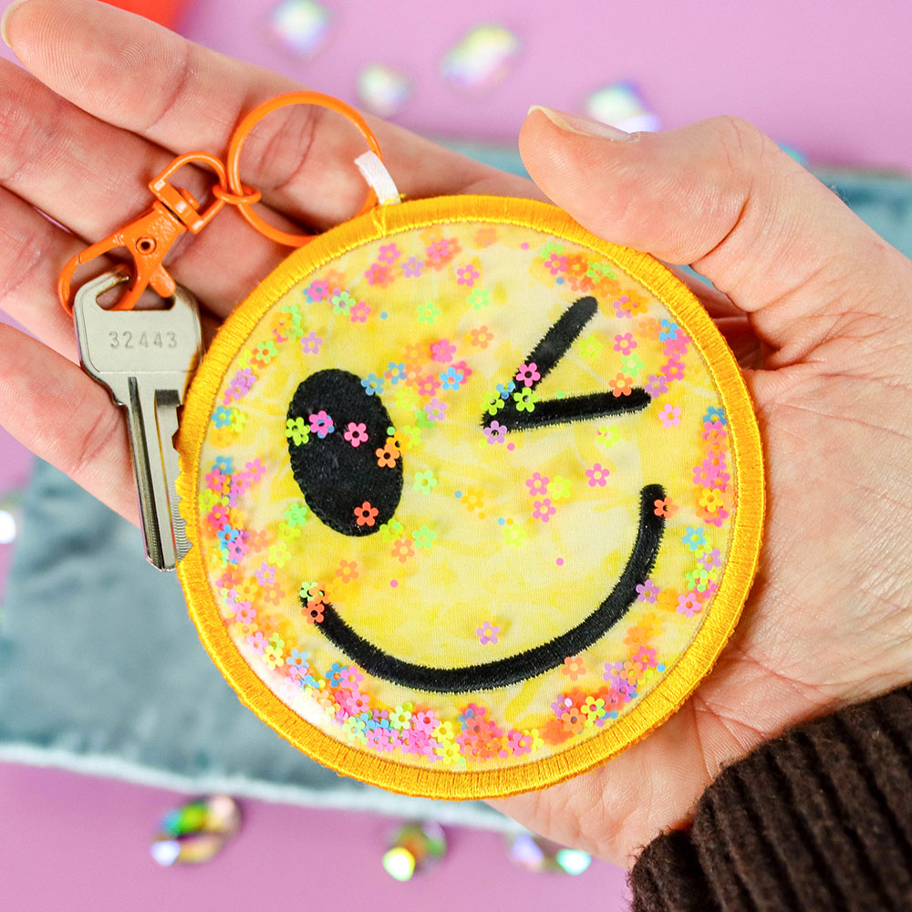 Y2K Glitter Shaker Keychain - Smiley Face (In-the-Hoop)