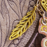 Chic Charms - Feather (Lace)