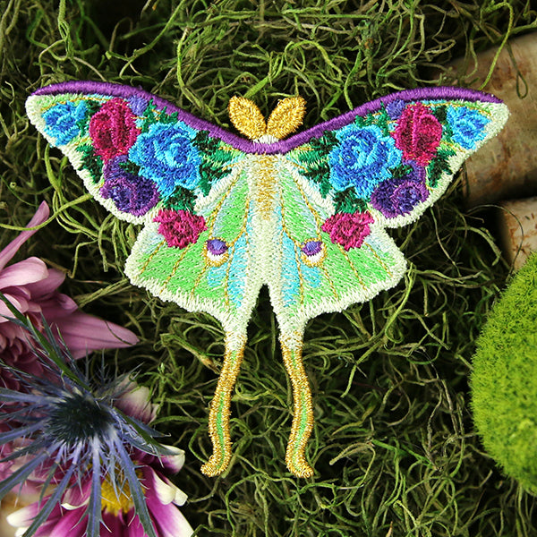 【珍】　★ 蝶恋花紋繍片 ★　刺繍 花紋 蝶紋　明清織繍 Blooming Luna Moth (Freestanding) – Urban Threads